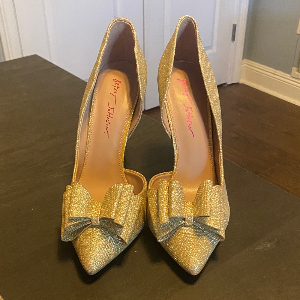 Betsey Johnson Gold Glitter Pointed-Toe Bow Pumps
